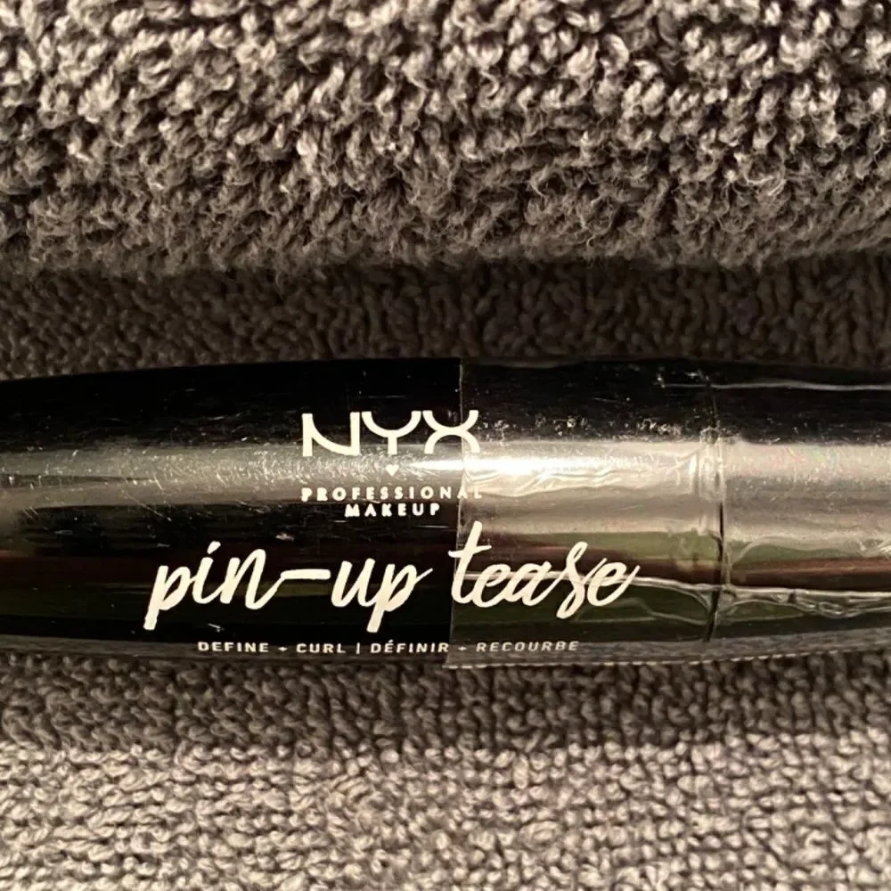 1050 NYX Pin Up Tease Black Mascara Professional Makeup